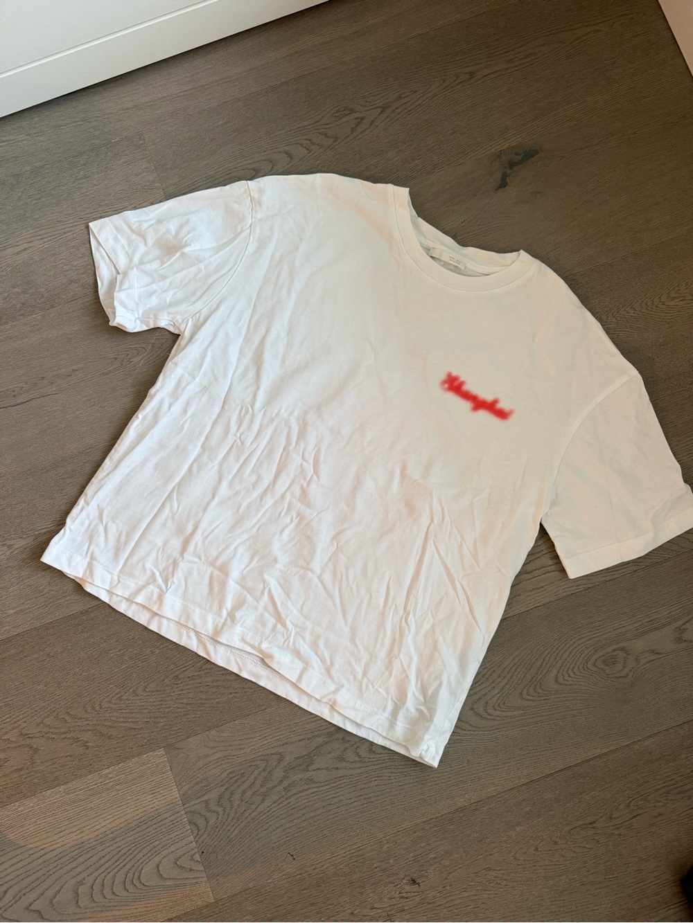 Zara Cropped Men’s White Short Sleeve Tee with Small Red Chest Graphic